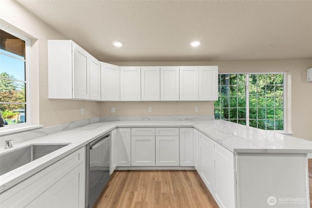 136 Rainier Acres Road SE, Rainier, WA 98576