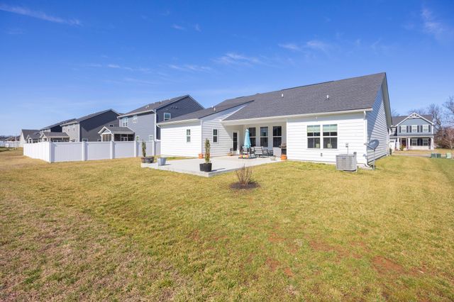 2111 Hideaway Ln, Murfreesboro, TN 37128