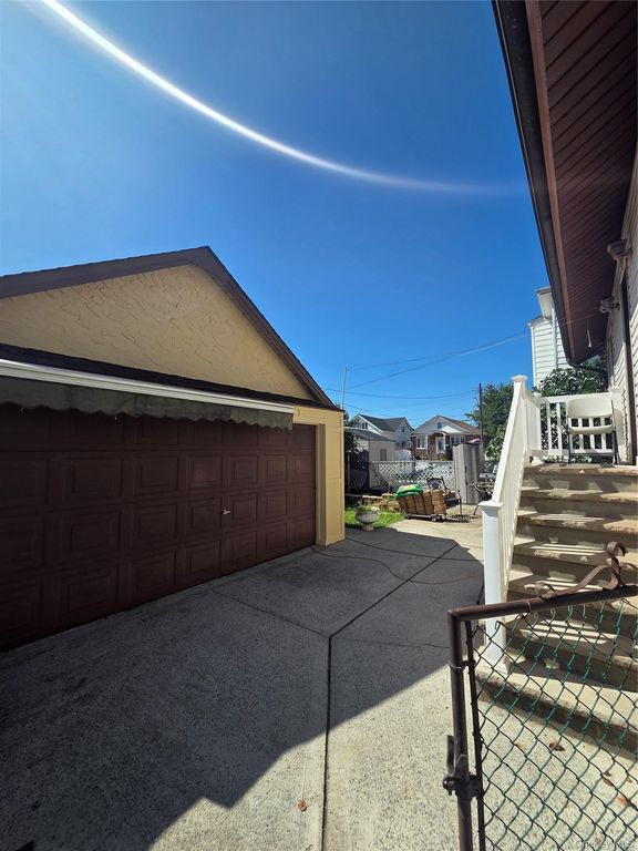 10008 157th Avenue, Howard Beach, NY 11414 — photo 5