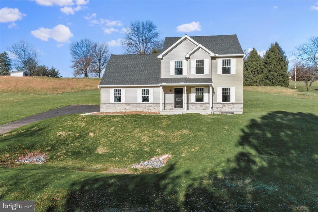 6 STREAM DR, Carlisle, PA 17013