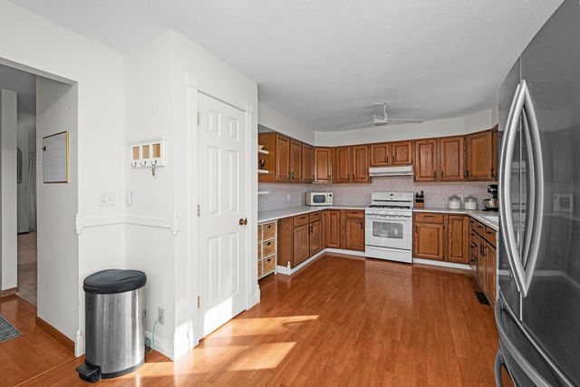 1037 Brookview Drive, Dewitt, IA 52742