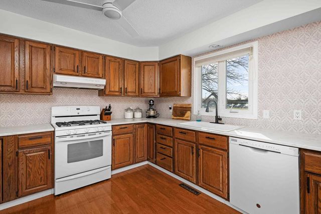 1037 Brookview Drive, Dewitt, IA 52742