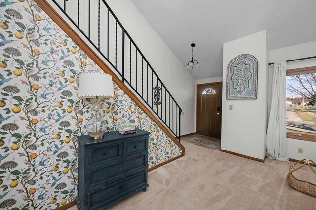 1037 Brookview Drive, Dewitt, IA 52742