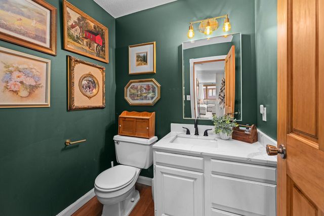 1037 Brookview Drive, Dewitt, IA 52742