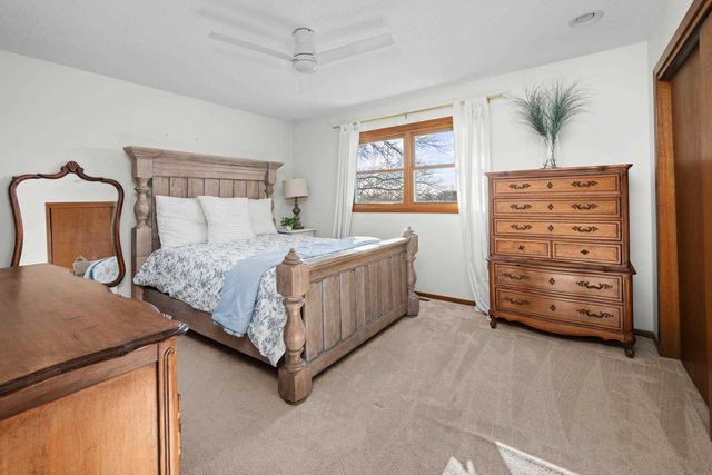 1037 Brookview Drive, Dewitt, IA 52742