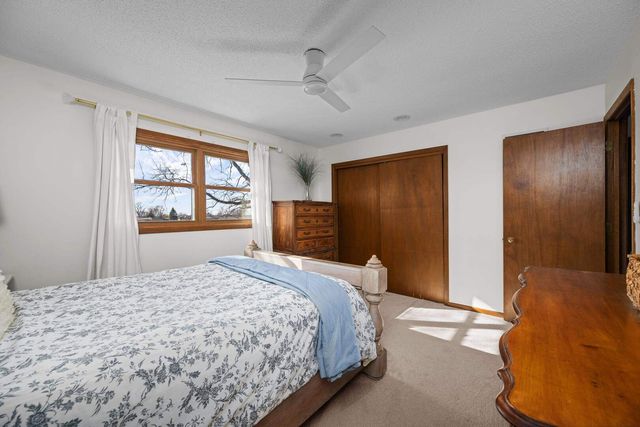 1037 Brookview Drive, Dewitt, IA 52742