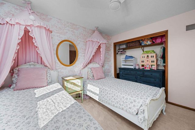 1037 Brookview Drive, Dewitt, IA 52742