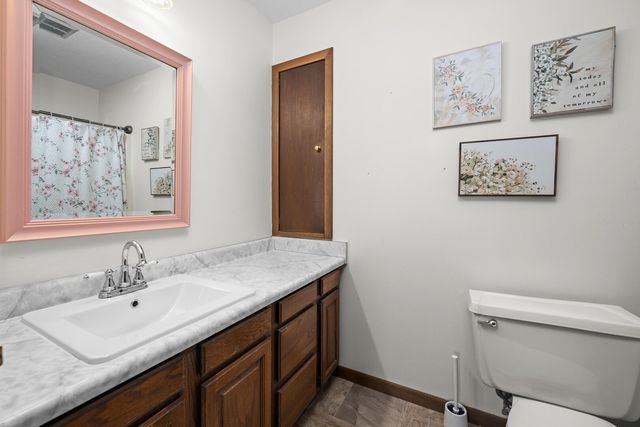 1037 Brookview Drive, Dewitt, IA 52742