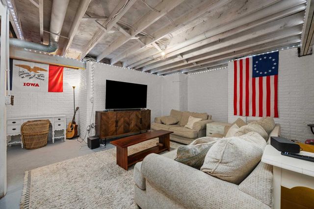 1037 Brookview Drive, Dewitt, IA 52742