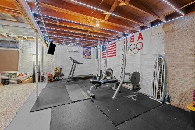 1037 Brookview Drive, Dewitt, IA 52742