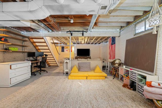 1037 Brookview Drive, Dewitt, IA 52742