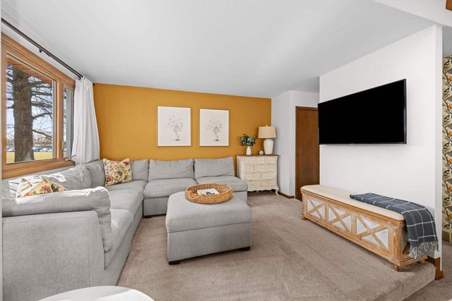 1037 Brookview Drive, Dewitt, IA 52742