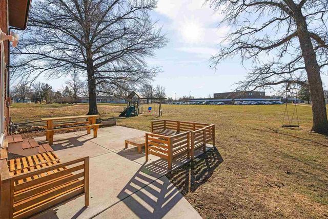 1037 Brookview Drive, Dewitt, IA 52742