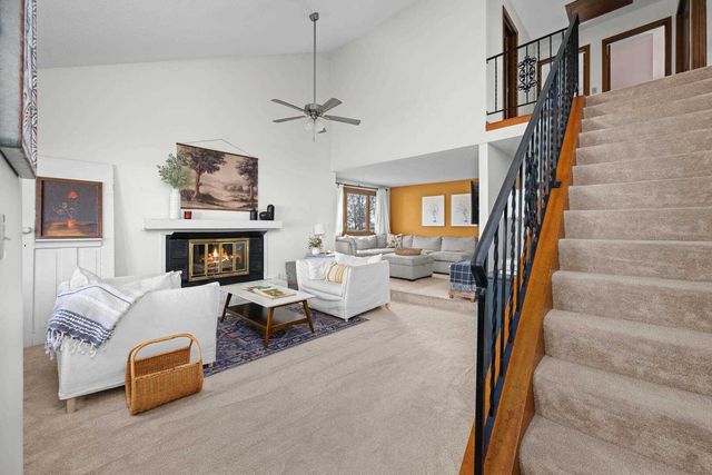 1037 Brookview Drive, Dewitt, IA 52742