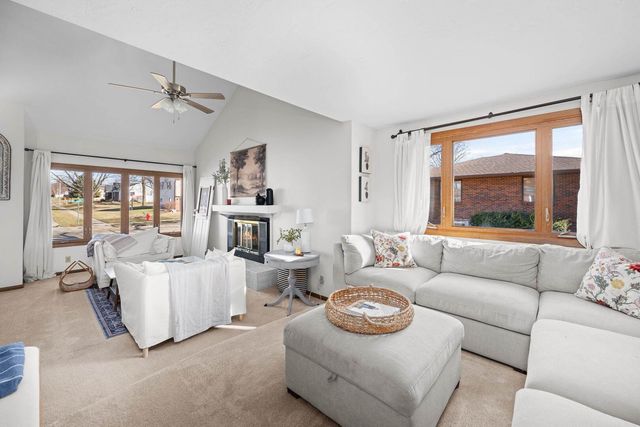 1037 Brookview Drive, Dewitt, IA 52742