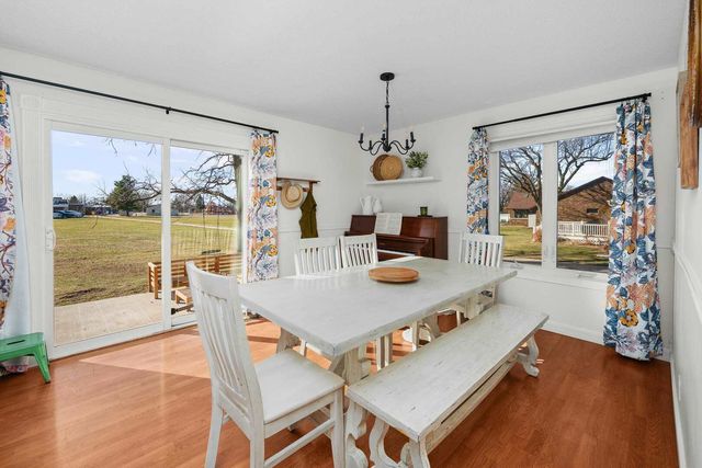 1037 Brookview Drive, Dewitt, IA 52742