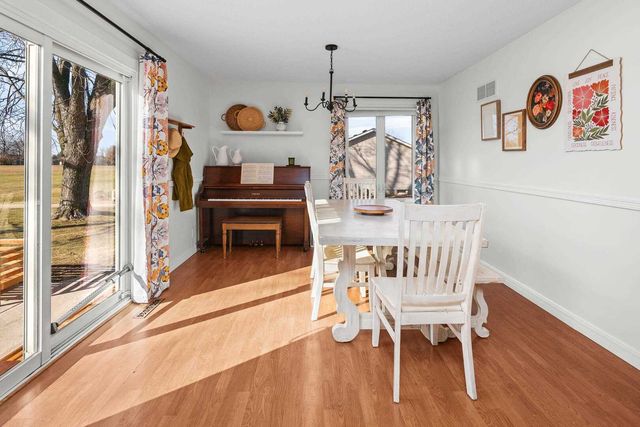 1037 Brookview Drive, Dewitt, IA 52742