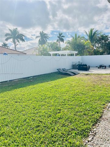 14742 SW 176th Ter, Miami, FL 33187
