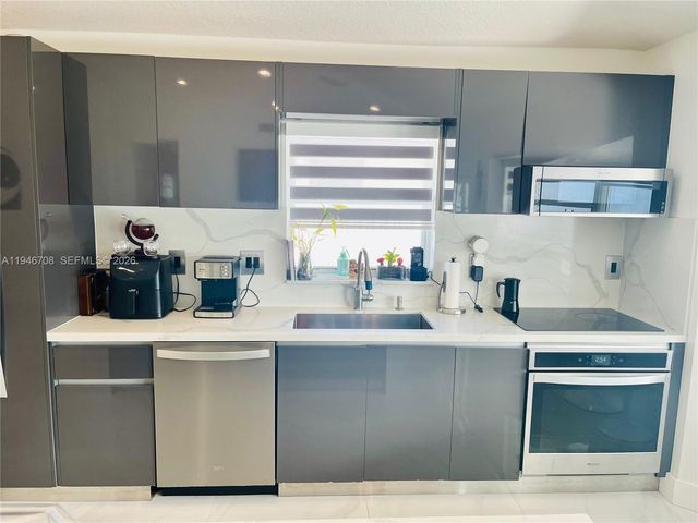 14742 SW 176th Ter, Miami, FL 33187