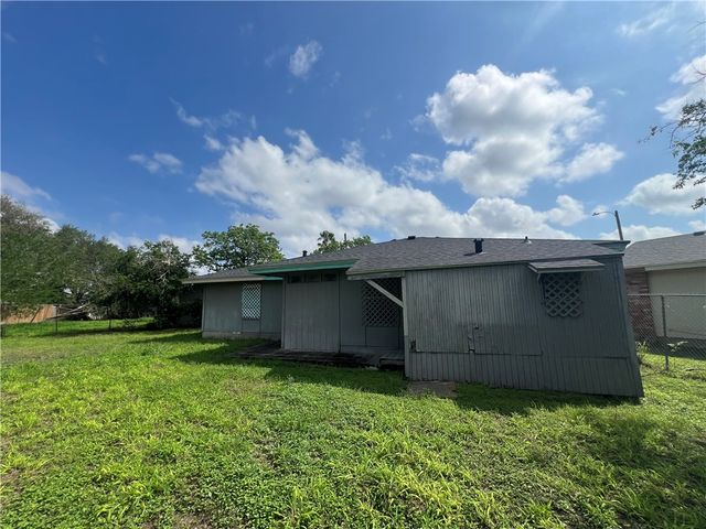 134 Green Trail Dr, Corpus Christi, TX 78405