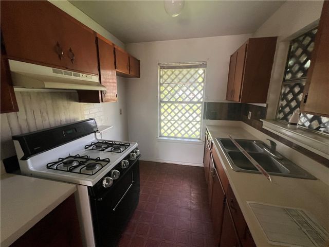 134 Green Trail Dr, Corpus Christi, TX 78405