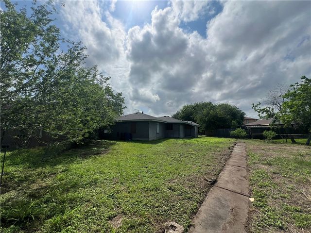 134 Green Trail Dr, Corpus Christi, TX 78405
