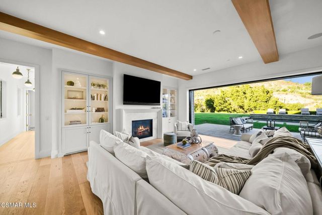2116 Shadow Creek Drive, Agoura Hills, CA 91301