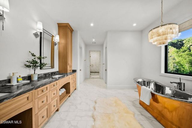 2116 Shadow Creek Drive, Agoura Hills, CA 91301
