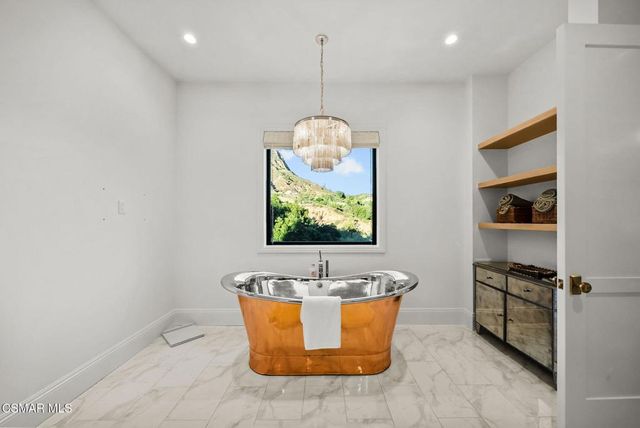 2116 Shadow Creek Drive, Agoura Hills, CA 91301