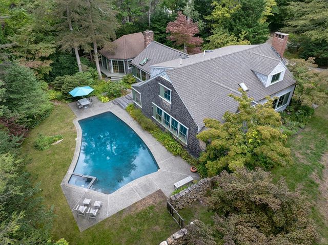 16 Vine St, Marion, MA 02738