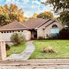 420 Meadowcrest Drive, Azle, TX 76020