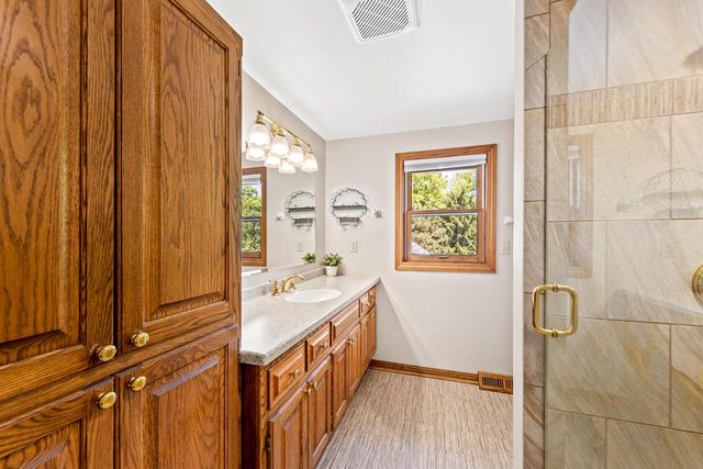 W275N2650 Chicory LANE, Pewaukee, WI 53072
