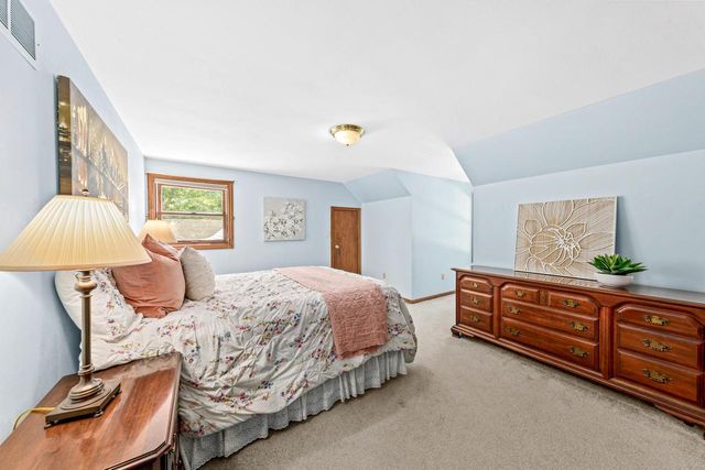 W275N2650 Chicory LANE, Pewaukee, WI 53072