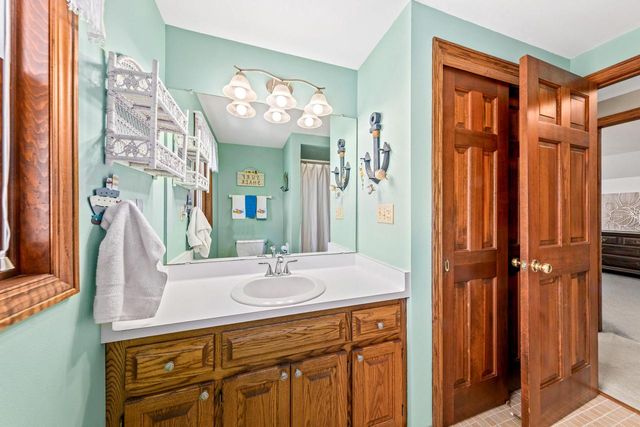 W275N2650 Chicory LANE, Pewaukee, WI 53072