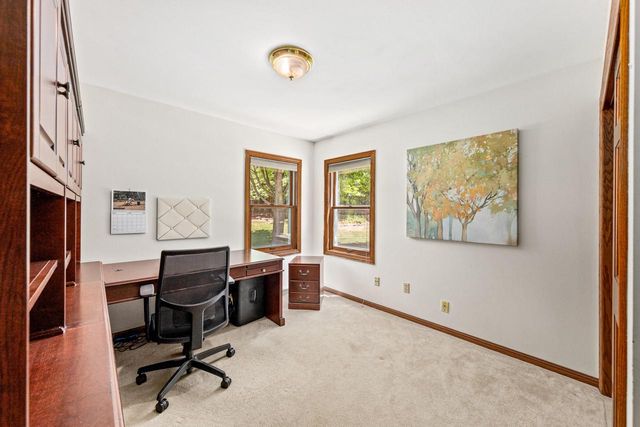 W275N2650 Chicory LANE, Pewaukee, WI 53072