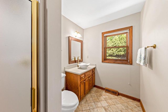 W275N2650 Chicory LANE, Pewaukee, WI 53072