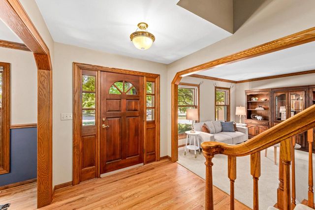 W275N2650 Chicory LANE, Pewaukee, WI 53072