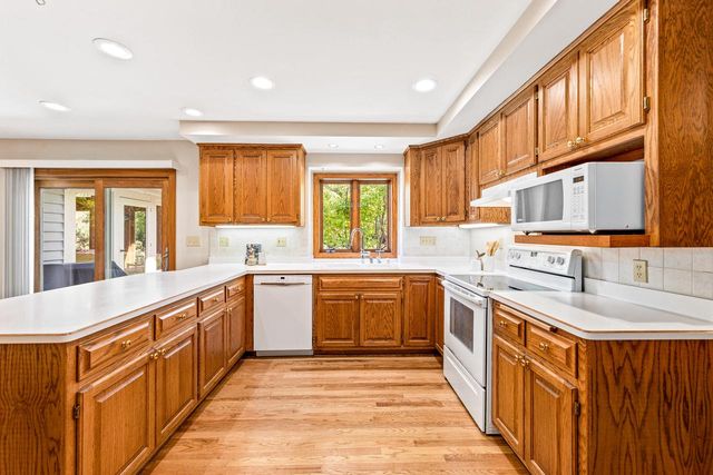 W275N2650 Chicory LANE, Pewaukee, WI 53072