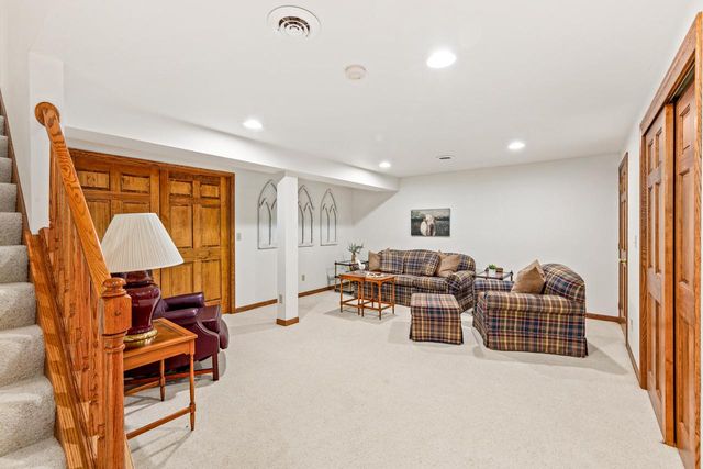 W275N2650 Chicory LANE, Pewaukee, WI 53072
