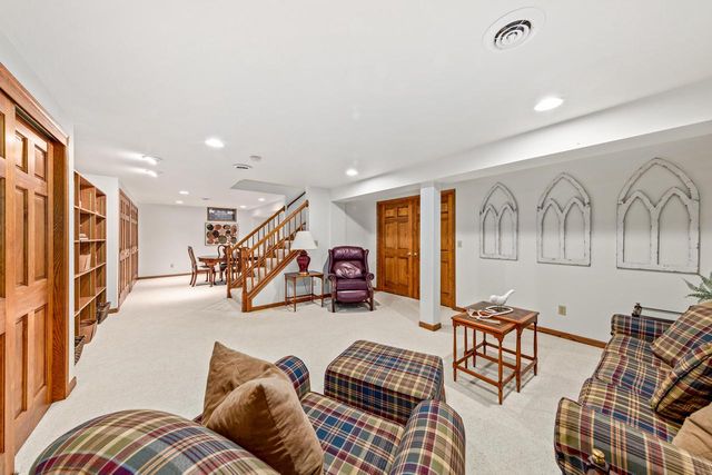 W275N2650 Chicory LANE, Pewaukee, WI 53072