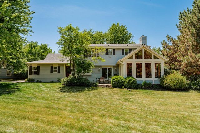 W275N2650 Chicory LANE, Pewaukee, WI 53072