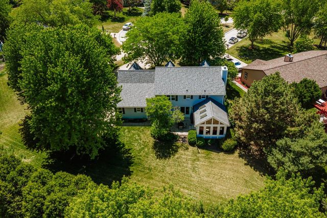 W275N2650 Chicory LANE, Pewaukee, WI 53072