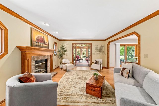 W275N2650 Chicory LANE, Pewaukee, WI 53072