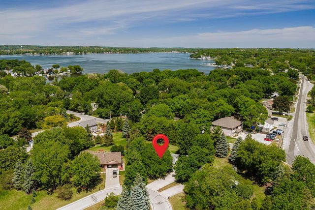 W275N2650 Chicory LANE, Pewaukee, WI 53072