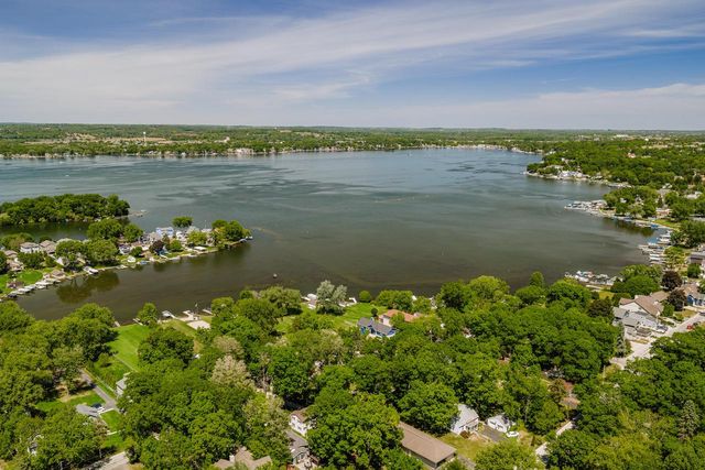 W275N2650 Chicory LANE, Pewaukee, WI 53072