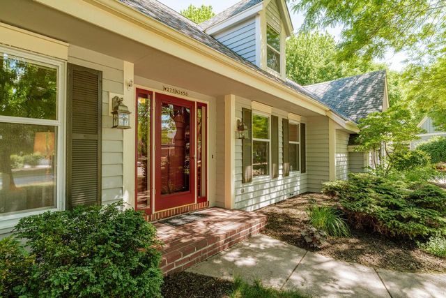 W275N2650 Chicory LANE, Pewaukee, WI 53072