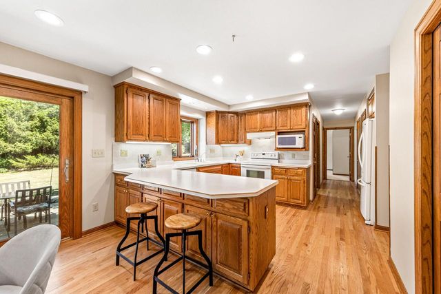 W275N2650 Chicory LANE, Pewaukee, WI 53072
