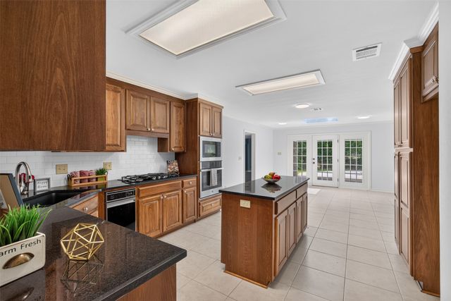 10005 Thornwood Drive, Shreveport, LA 71106