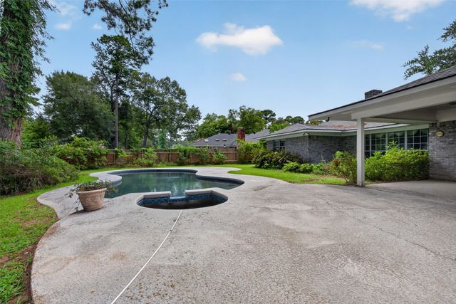 10005 Thornwood Drive, Shreveport, LA 71106