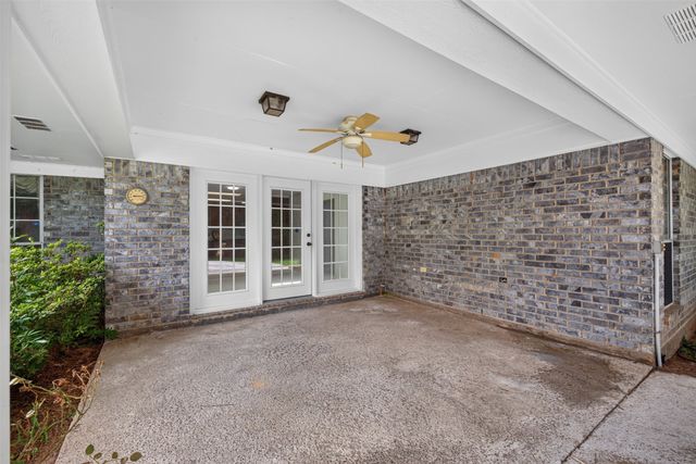 10005 Thornwood Drive, Shreveport, LA 71106